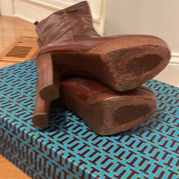 Tory Burch Knee High platform boots. - Picture 5 of 8